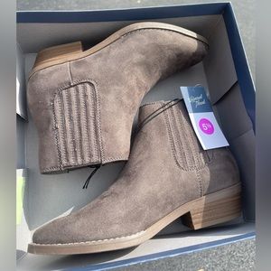 Universal thread booties